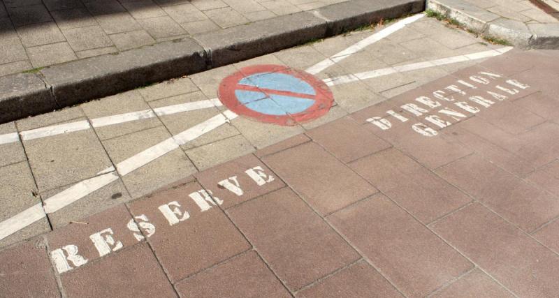  - Une voiture aspergée d’huile de vidange pour un mauvais stationnement !