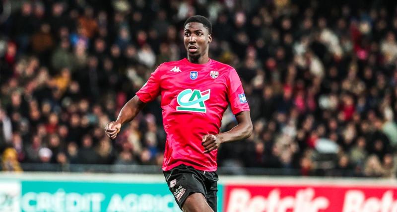  - Un joueur de Guingamp attrape un voleur de sac après une course-poursuite !