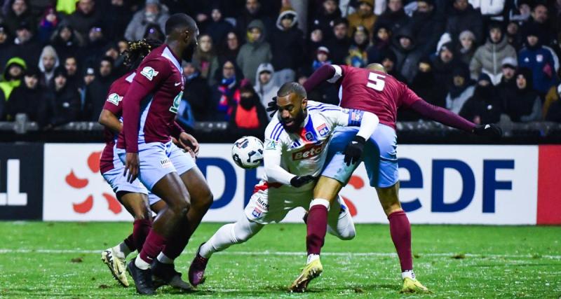  - Bourgoin-Jallieu - OL : envahissement de terrain après l'exploit des amateurs