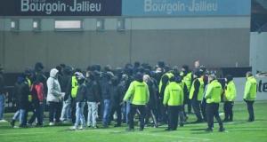 Coupe de France : les supporters de l’OL ont causé des incidents, après l’humiliation à Bourgoin-Jallieu