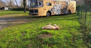 Cette famille bloquée sur une aire d'autoroute depuis cinq mois, quatre heures après le début de son tour d'Europe