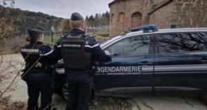 Alcoolisé, sans permis et imprudent, il dépasse une voiture de gendarme...