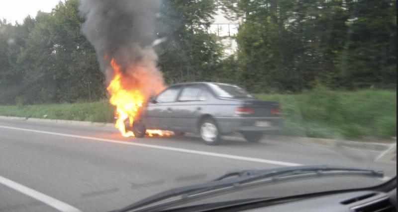  - Il veut retoucher la carrosserie de sa voiture avec un chalumeau... il y met le feu