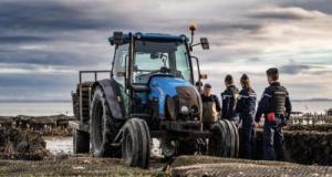 Sa voiture est percutée par un tracteur, il reçoit une amende pour mauvais stationnement