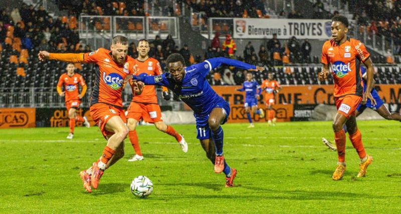  - Ligue 2 : affrontements entre supporters de Laval et Troyes, un bar endommagé