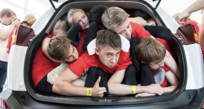  - À neuf dans une voiture trois places : le voyage improbable vire à la sanction