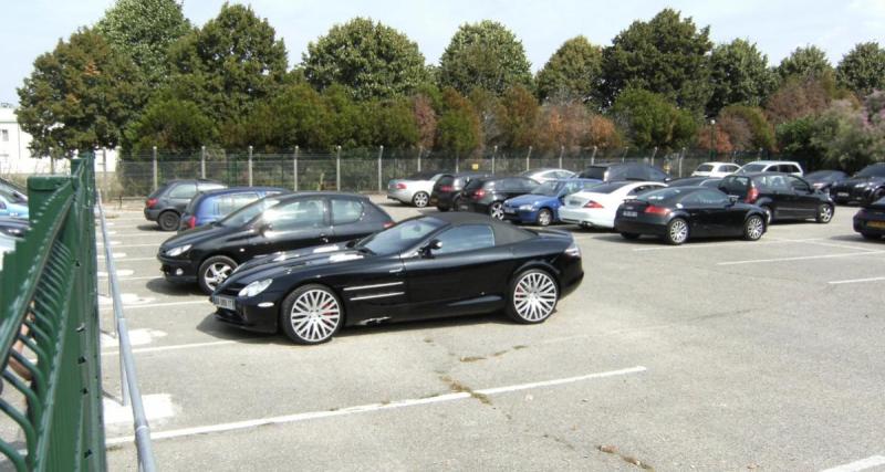  - Sa voiture est percutée par un tracteur, il reçoit une amende pour mauvais stationnement