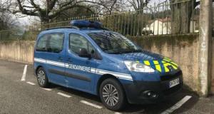 En Haute-Loire, une voiture fonce dans un poteau électrique et privent deux quartiers d'électricité