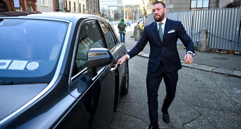  - MMA : le pétage de plombs de Conor McGregor, qui crache sur un fan de Khabib Nurmagomedov après avoir été provoqué