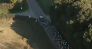 Cyclisme : incroyable mais vrai, une nouvelle voiture interrompt l'Etoile de Bessèges, des équipes quittent la course