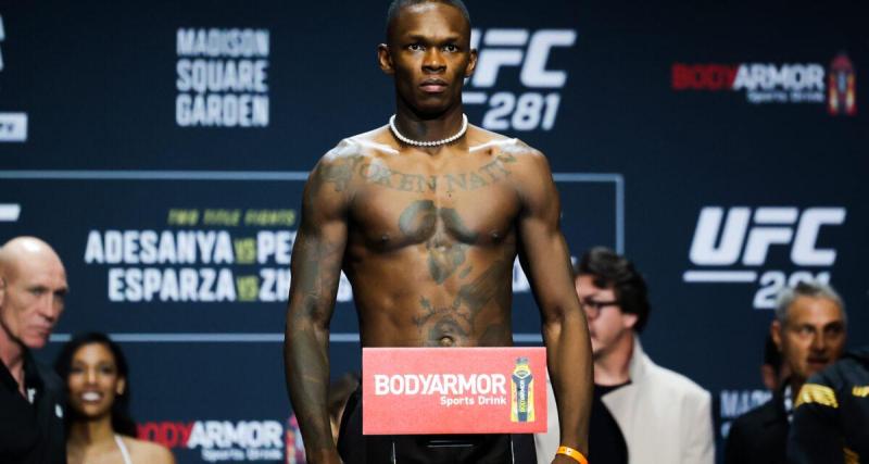  - VIDEO – UFC : quand Adesanya remercie l’arbitre pour avoir arrêté le combat face à Imavov