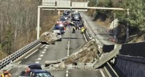 L'éboulement de la RN90 filmé par un automobiliste, une scène spectaculaire