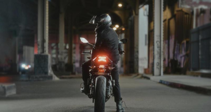  - Il arnaque le vendeur avec des faux billets et s’enfuit avec la moto… il n’ira pas bien loin 