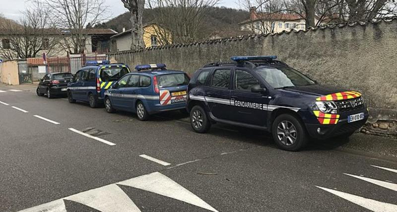  - Une voiture s'encastre dans une maison et repart comme si de rien n'était, personne n'a rien vu