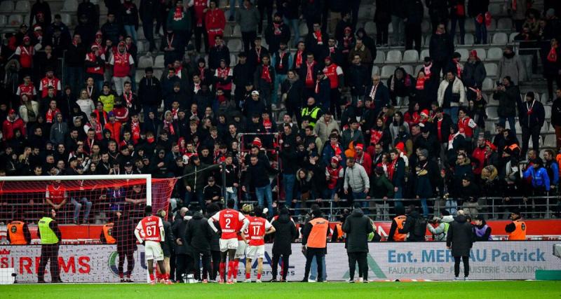  - Reims : discussion entre supporters et joueurs après la défaite contre Angers