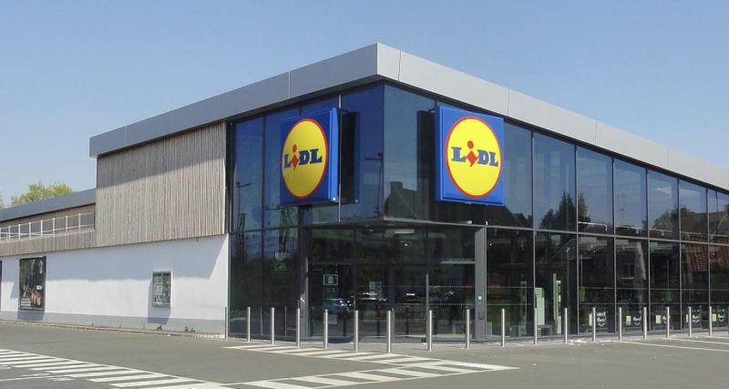  - Elle recharge sa voiture chez Lidl et passe la nuit enfermée sur le parking
