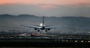 Il comptait récupérer sa grand-mère à l’aéroport et finit sa course sur le tarmac 