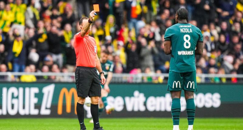 - Lens : Nzola expulsé pour avoir jeté le ballon sur l’arbitre
