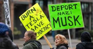 Tesla : des manifestations anti Elon Musk fleurissent aux Etats-Unis