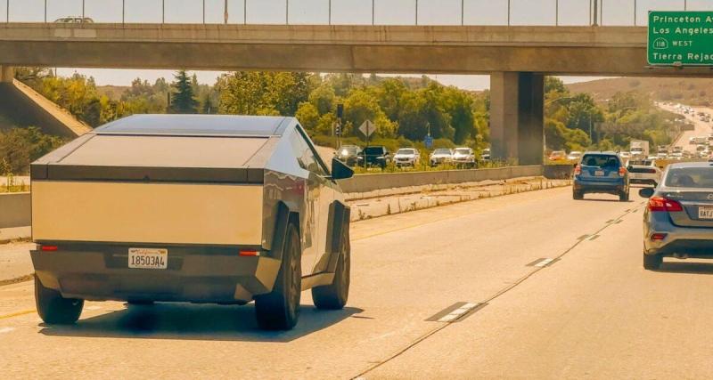  - Ce conducteur de Cybertruck pensait être intouchable… jusqu’à son arrestation filmée !