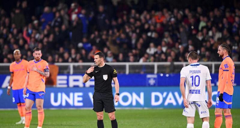  - Ligue 1 : les arbitres menacent d'un droit de retrait