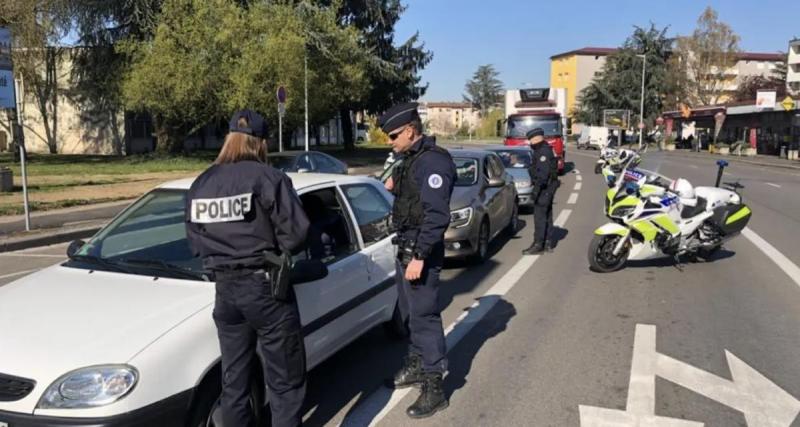  - Un contrôle routier dégénère totalement, un automobiliste frappe un policier