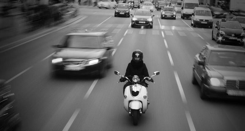  - Voie de covoiturage du périph : ai-je le droit l'emprunter en moto ou scooter ?