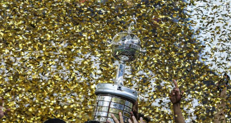  - Le costume hilarant d'un coach en Copa Libertadores