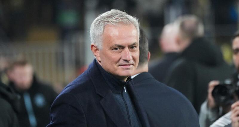  - Mourinho feint de s'endormir face à une question trop longue d'un journaliste