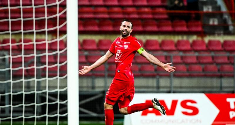  - Dijon : Jordan Marié célébré par ses partenaires avant le match contre Orléans