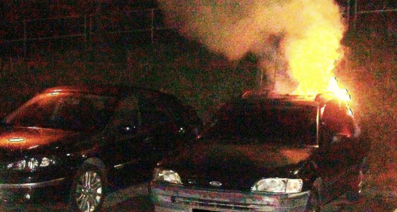  - Il veut retoucher la carrosserie de sa voiture avec un chalumeau... il y met le feu
