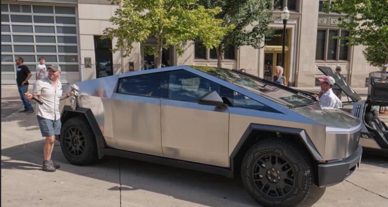  - Il retire le covering de son Tesla Cybertruck... un désastre absolu !