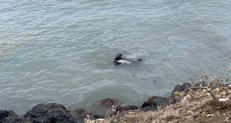  - Après la mise à l’eau de son bateau, sa voiture fini engloutie par la mer