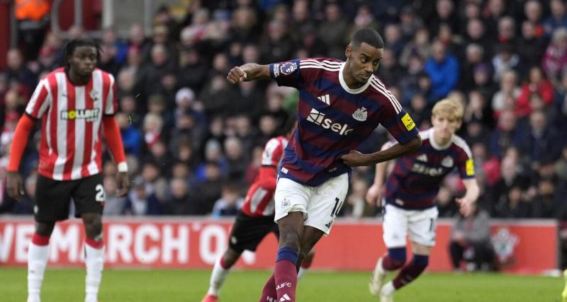  - Liverpool : la grosse comparaison de Slot entre Isak et les attaquants du PSG