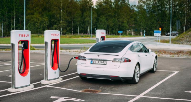  - Tesla : l'augmentation des droits de douane de Donald Trump pourrait coûter à cher à... Elon Musk