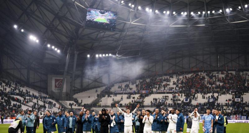 - OM : les supporters mettent le feu au Vélodrome lors d'un entraînement spécial avant Paris