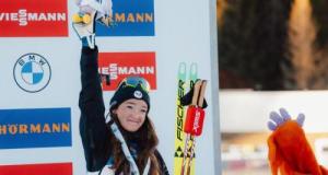 Biathlon : très gros coup de Lou Jeanmonnot, victorieuse de la mass start de Pokljuka et qui va jouer le titre la semaine prochaine !