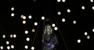 Tournoi des Six Nations : Louane a enflammé le Stade de France avec « Maman » pour l'Eurovision