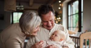 Ces 4 phrases que les grands-parents disent toujours (et qui agacent les parents)