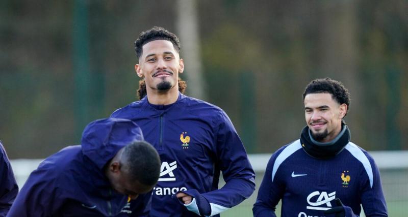  - Equipe de France : la pose hilarante de Saliba sur la photo de classe des Bleus