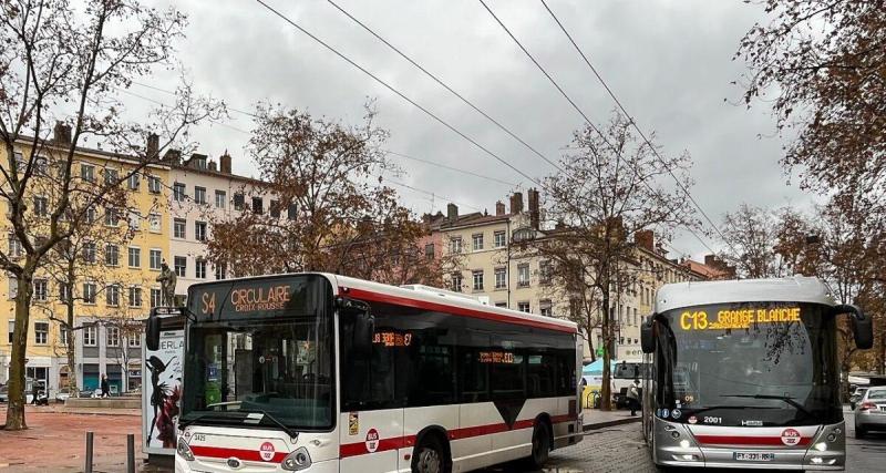  - ZFE Lyon : les vignettes Crit'Air 4 mystérieusement enlevées de ces bus