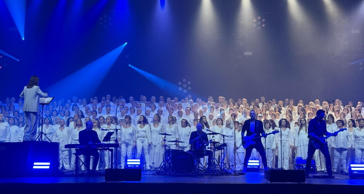 La tournée des 15.000 voix : un hommage vibrant à la chanson française