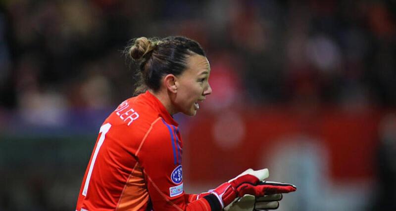  - OL (F) : le soulagement de Christiane Endler après la victoire à Munich