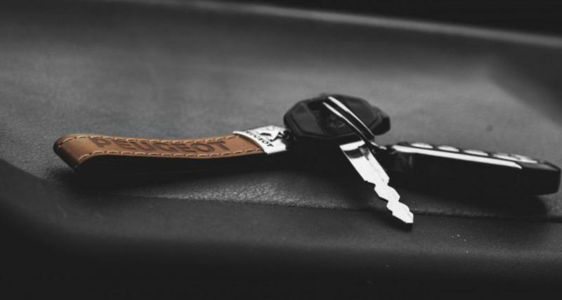  - Il vole des clés de voiture avant de réclamer un "paiement" en cigarettes et en téléphone
