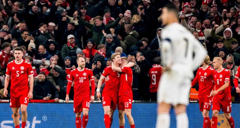  - Hojlund imite Cristiano Ronaldo devant lui après avoir achevé le Portugal !