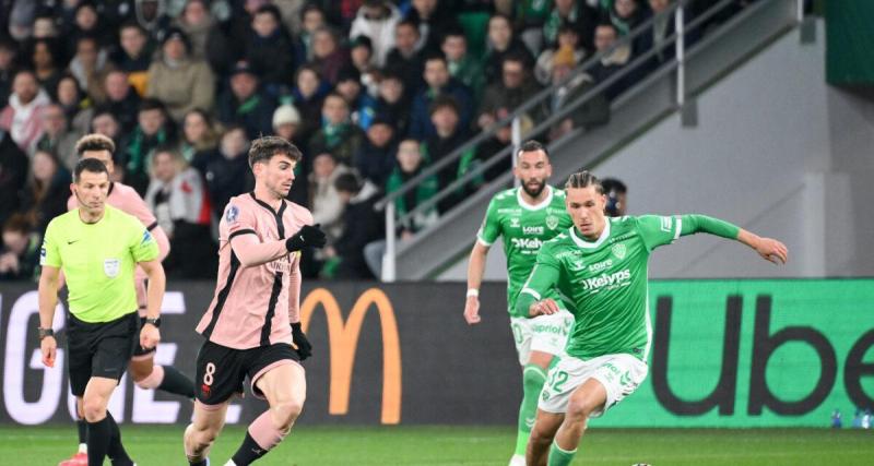  - Saint-Étienne maîtrise le PSG à la mi-temps