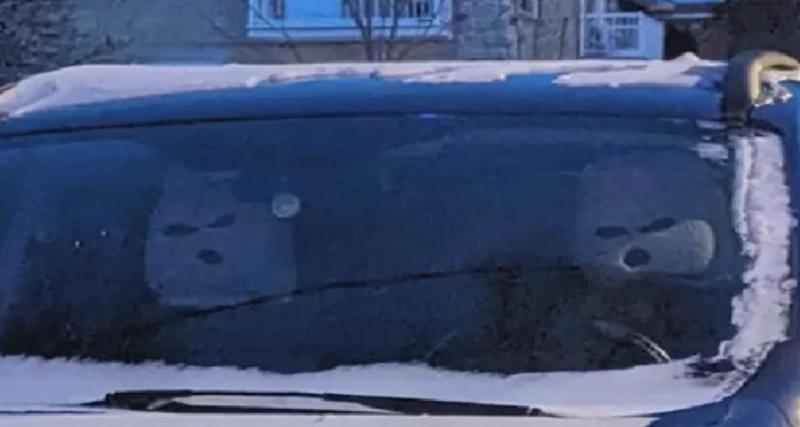  - Un automobiliste décore ses appuie-têtes avec des cagoules, la police intervient en plein milieu de la nuit