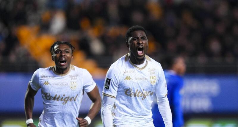 - Ligue 2 : Guingamp bat Laval et fonce vers les barrages