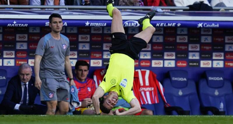  - La chute hilarante d'un arbitre assistant d'Espanyol – Atlético Madrid