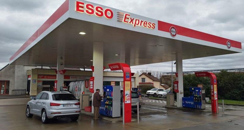  - Le prix du baril de pétrole brièvement sous les 60 $, son plus bas depuis quatre ans